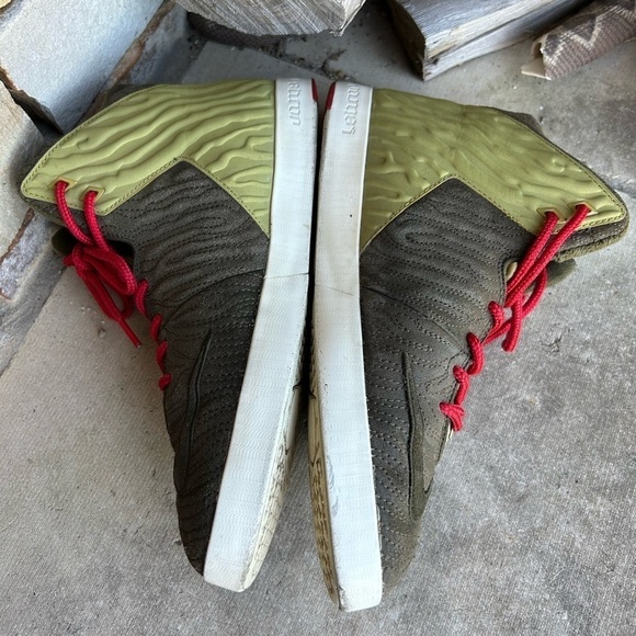 Nike LeBron XI Lifestyle hitop Olive/green red shoe laces mens sneakers Sz-8.5 G - Picture 7 of 14